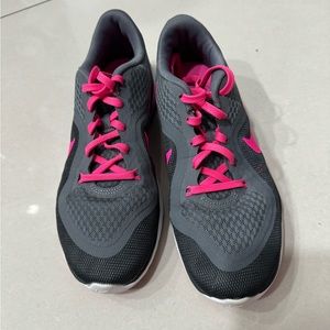 Nike Womens Wmns Flex Trainer